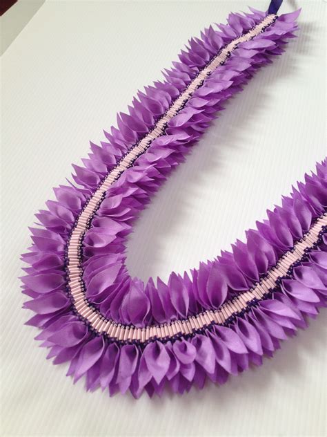 EASY LEI MAKING .